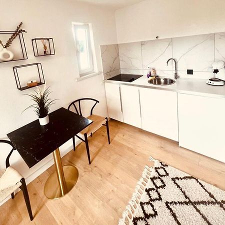 Ferienwohnung An Der Uniklinik Mit Eigener Kueche Und Renoviertem Badezimmer 洪堡 外观 照片